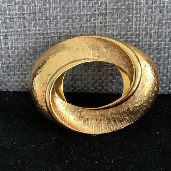 Vintage Jewelry Set Lieber USA Scarf Clip & Coro Clip-on Earrings - Picture 2 of 9